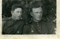 Владимир Яковлевич Гринберг (слева) и его сослуживец